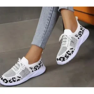 Dalsonshoes Women Fashion Plus Size Spotted Mesh Breathable Round Toe Sneakers